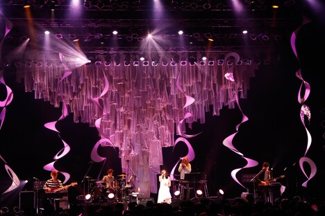 中島愛「Megumi Nakajima Live Tour 2018 "Curiosity of Love"」最終公演の様子。(撮影:小境勝巳)