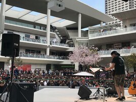 竹原ピストル、フリーライブで75分21曲熱唱の大盤振る舞い