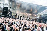 BiSHとRYU-TA（G, Cho / 04 Limited Sazabys）。（Photo by Taku Fujii）