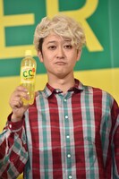 「C.C.レモン」を持った小野武正（G, Cho）。