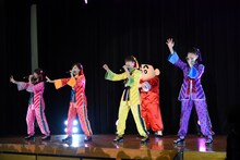 ももいろクローバーZと野原しんのすけ。