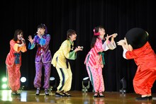 ももいろクローバーZと野原しんのすけ。