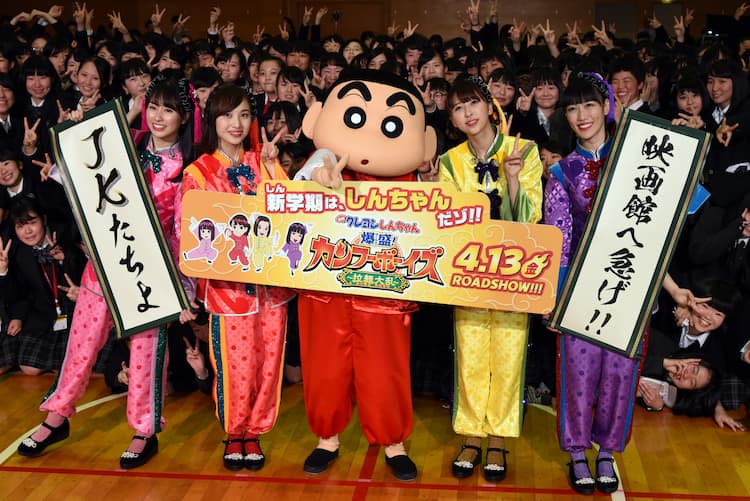 しんちゃん ももクロが女子高にサプライズ登場 映画主題歌と 走れ 披露 映画ナタリー