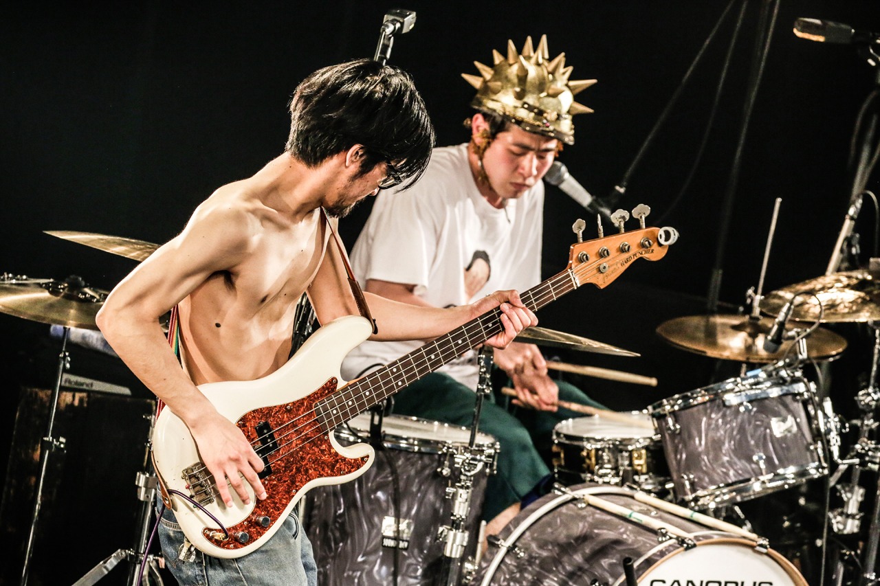 DaBass（B, Key, Vo）とワトソン（Vo, Dr）。