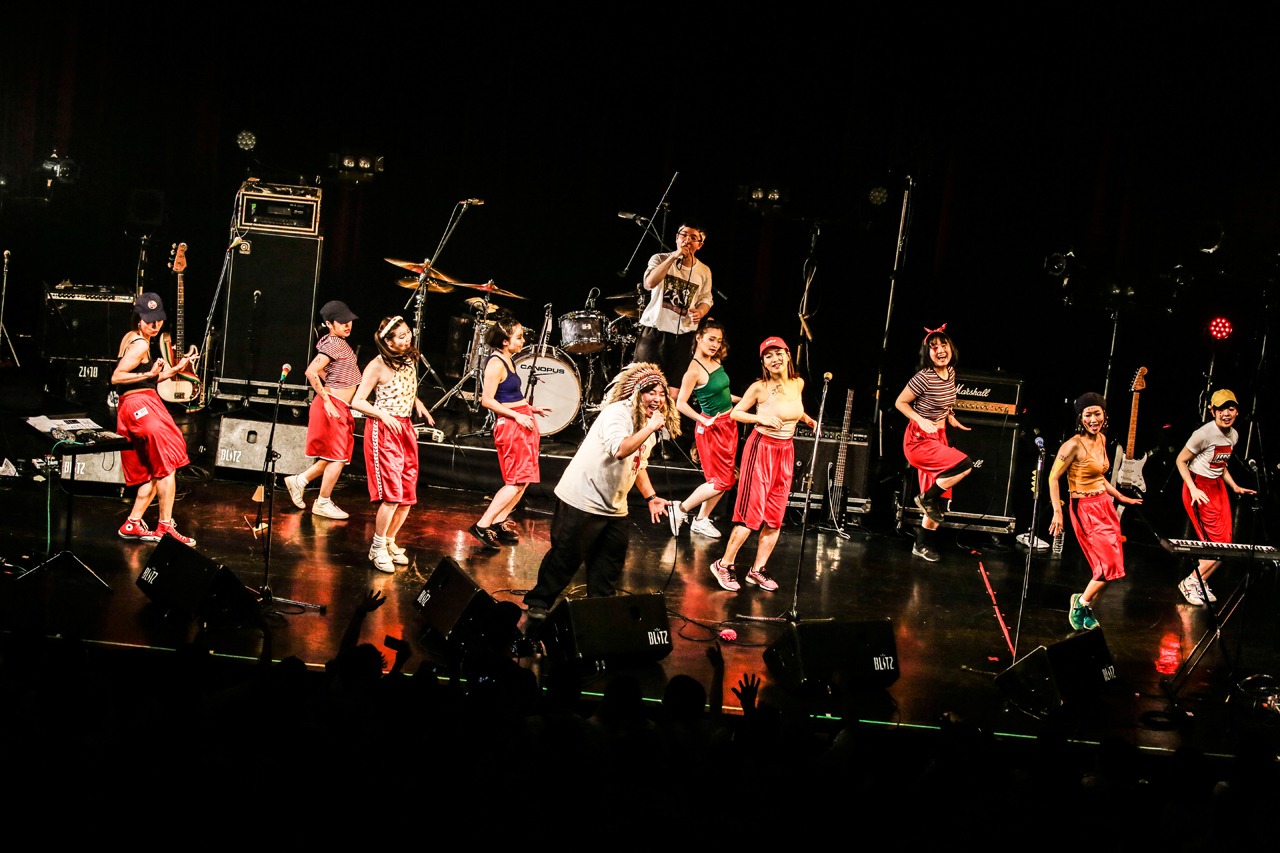 先輩（Vo, Key）とだらしないSEXシスターズ。