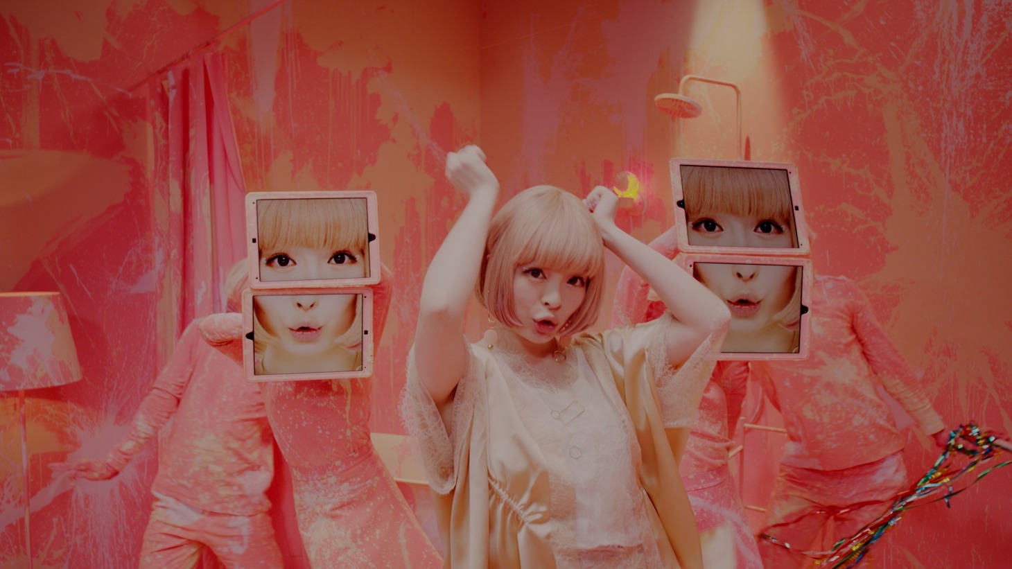 きゃりーぱみゅぱみゅ「きみのみかた」ミュージックビデオのワンシーン。