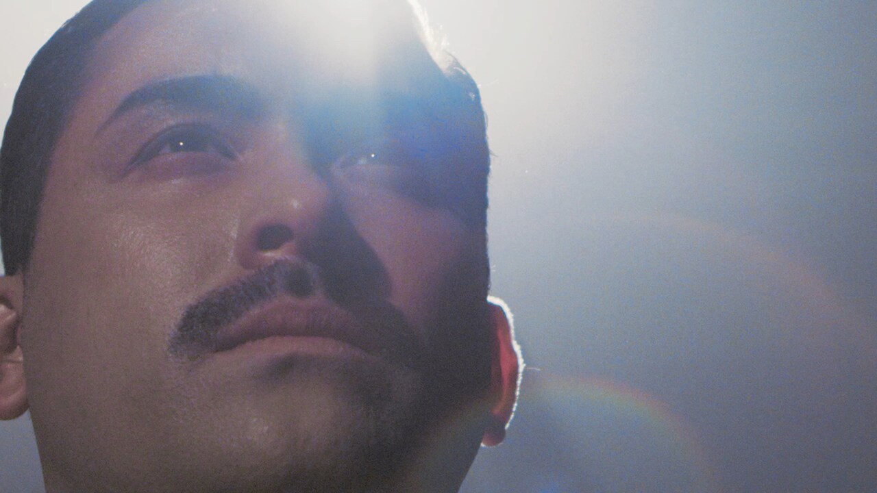 デニス植野扮するうれD・マーキュリー、GReeeeN新作を暑苦しくPR