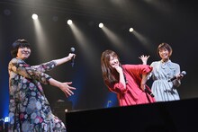 左からMegu、Nao☆、Kaede。