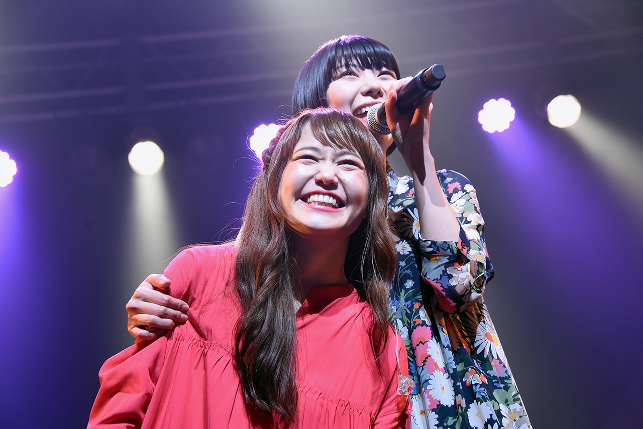 左からNao☆、Megu。