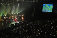 アンコールで「菜の花」を歌うNao☆。