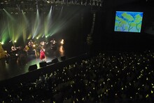 アンコールで「菜の花」を歌うNao☆。