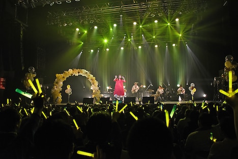 アンコールで「菜の花」を歌うNao☆。