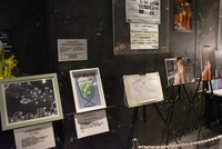 会場のロビーに展示されたNao☆の絵画。
