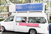 PRカーに乗る加藤美南。