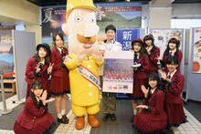 NGT48メンバーと表参道・新潟館ネスパス館長のレルヒ。