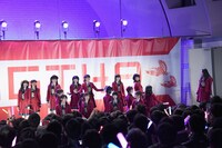 NGT48の東京・代々木公園野外ステージでのフリーライブの様子。