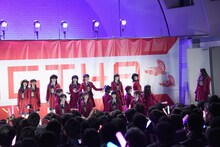 NGT48の東京・代々木公園野外ステージでのフリーライブの様子。