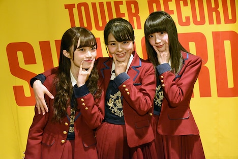 左から中井りか、本間日陽、荻野由佳。