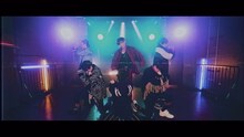 XOX「OVER」ミュージックビデオのワンシーン。