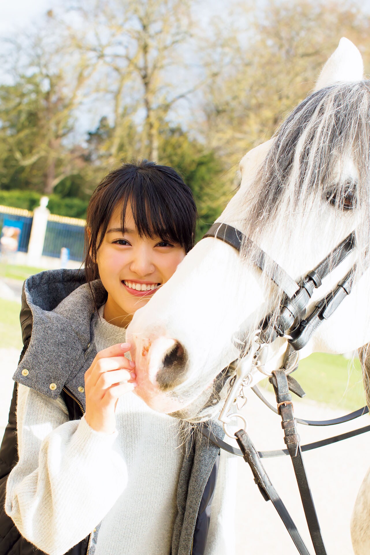 欅坂46菅井友香、ハプニングだらけの「フィアンセ」撮影旅行を語る