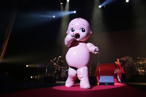 藤井亮次扮する都市夫。（撮影：ゆうゆっこ）