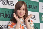 人気画像5位は「乃木坂46星野みなみ“舌ペロ”リクエストに赤面、2冊目は『大人の色気が出たら』」より、恥ずかしそうに舌を出す星野みなみ（乃木坂46）。