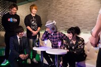 柴田英嗣ときゃりーぱみゅぱみゅ。