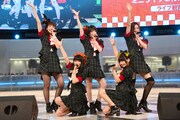 ベボガ！噴水広場でリリイベ開催、メジャーデビューの喜びファンと分かち合う