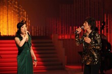 左から松任谷由実、吉井和哉。(c)フジテレビ