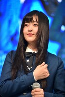 藤間桜役の天城サリー。