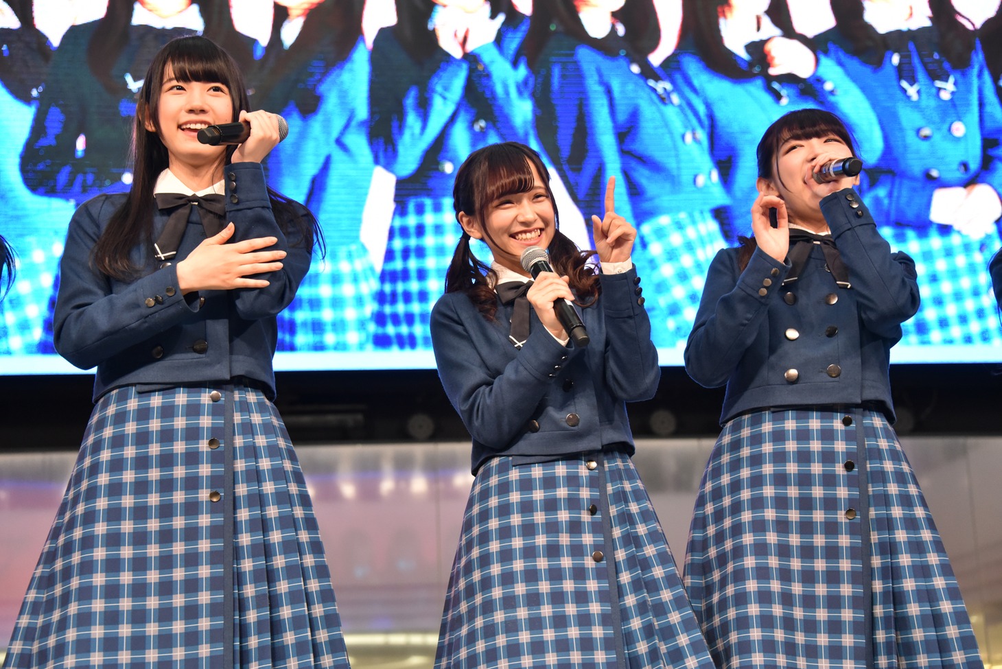 左から海乃るり、宮瀬玲奈、倉岡水巴。