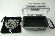 でんぱ組.inc×カナルワークスコラボイヤホンのケース。