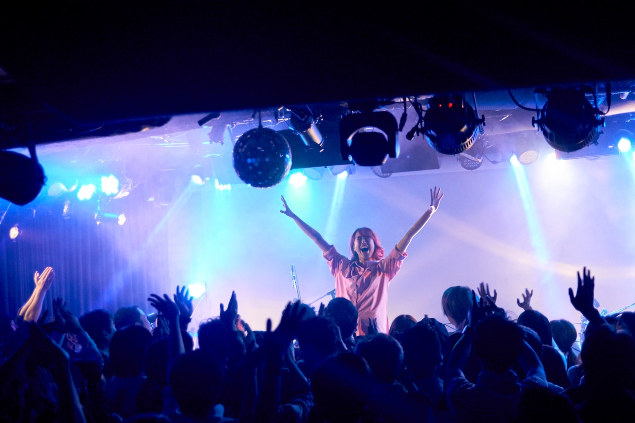 元・赤い公園のチアキ「最高のボーカリストになりたーい！」と絶叫したソロ初ワンマン