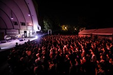 「石崎ひゅーい『Huwie Best』フリーライブ」の様子。（Photo by HAJIME KAMIIISAKA）