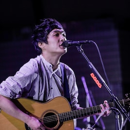 石崎ひゅーい、“春の嵐の中”で届けた「ピリオド」