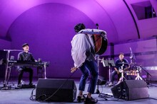 「石崎ひゅーい『Huwie Best』フリーライブ」の様子。（Photo by HAJIME KAMIIISAKA）