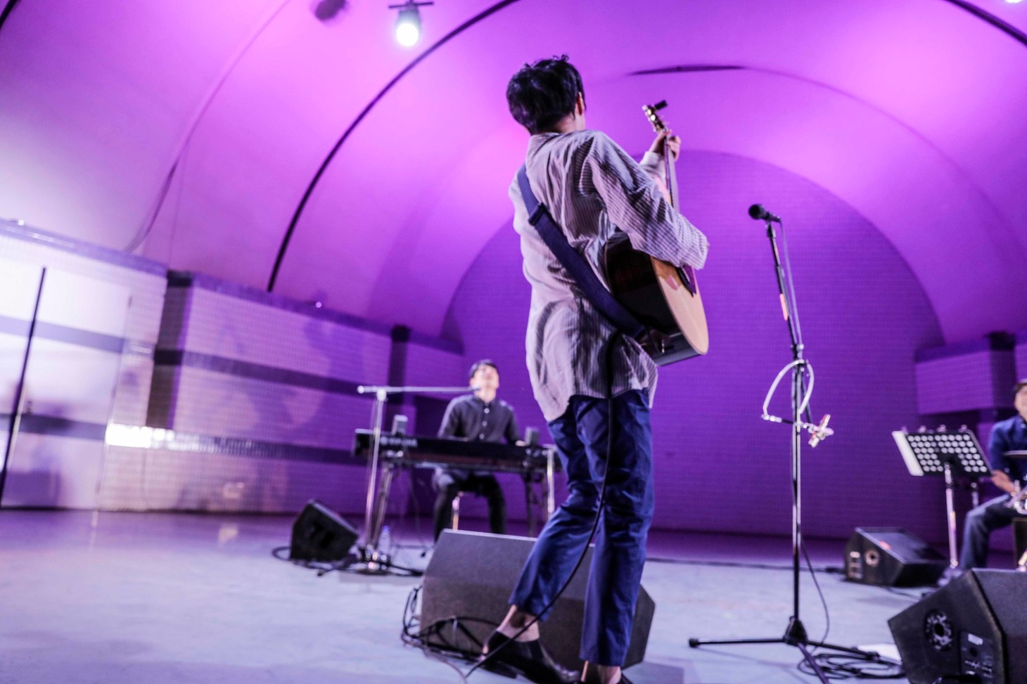 「石崎ひゅーい『Huwie Best』フリーライブ」の様子。（Photo by HAJIME KAMIIISAKA）