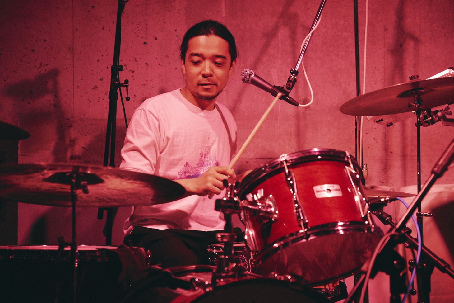 Junpei Komiyama（Dr）（撮影：山川哲矢）