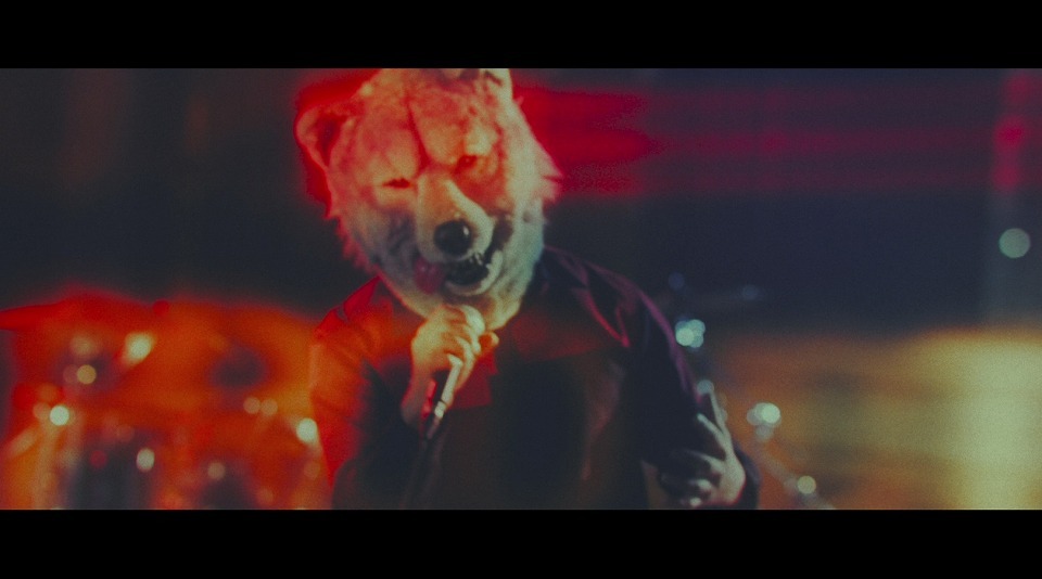 MAN WITH A MISSION「Take Me Under」ミュージックビデオのワンシーン。
