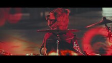 MAN WITH A MISSION「Take Me Under」ミュージックビデオのワンシーン。