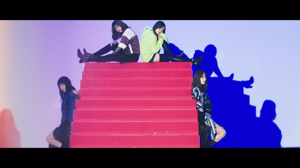 乃木坂46「Against」ミュージックビデオのワンシーン。