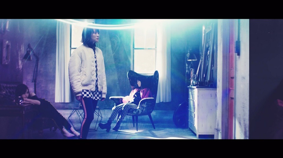 乃木坂46「Against」ミュージックビデオのワンシーン。