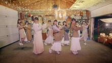 乃木坂46「トキトキメキメキ」ミュージックビデオのワンシーン。