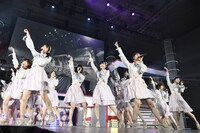 「春はどこから来るのか？」を披露するNGT48。(c)AKS