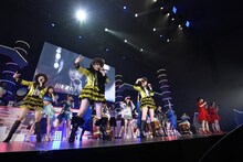 研究生メンバーを含めて「NGT48」を披露するNGT48。(c)AKS