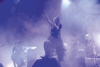 彩姫（Vo）（Photo by MASANORI FUJIKAWA）