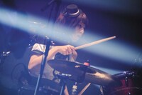 AKANE（Dr）（Photo by MASANORI FUJIKAWA）