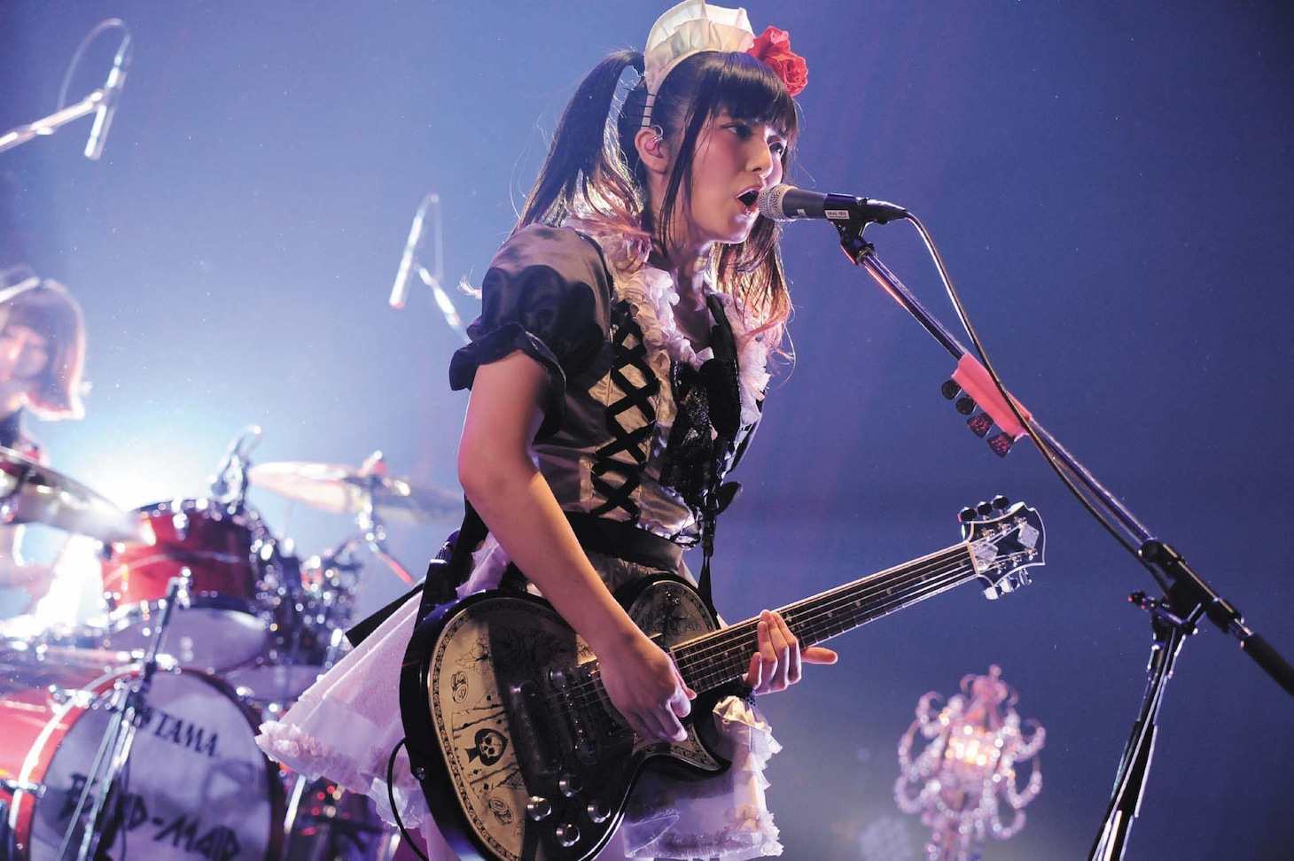 小鳩ミク（G, Vo）（Photo by MASANORI FUJIKAWA）