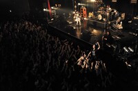 「BAND-MAID WORLD DOMINATION TOUR 2018【宣告】」 Zepp Tokyo公演の様子。（Photo by MASANORI FUJIKAWA）