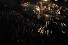 「BAND-MAID WORLD DOMINATION TOUR 2018【宣告】」 Zepp Tokyo公演の様子。（Photo by MASANORI FUJIKAWA）
